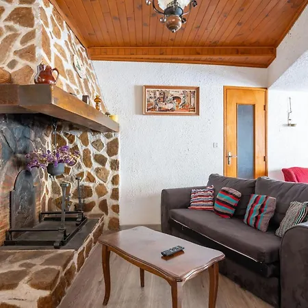 Maison Accueillante Avec Jardin A Albas Albas (Aude)