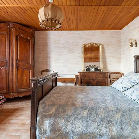 Holiday home Maison Accueillante Avec Jardin A Albas Albas (Aude)